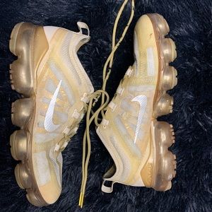 Gold Nike vapormax sz 7.5W. (RESERVED!!)